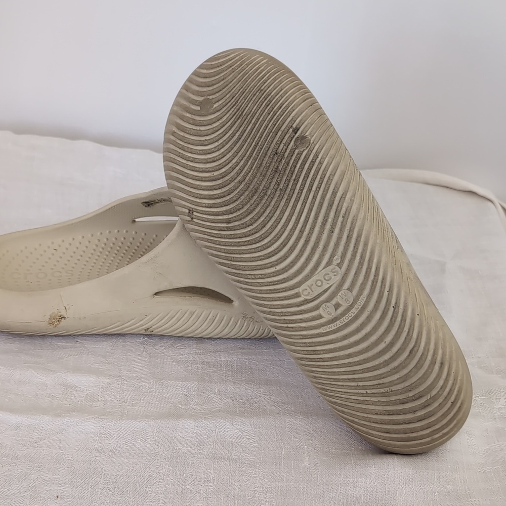 Crocs Unisex Beige White Slides Men's 6 Women's 8 - Picture 6 of 6